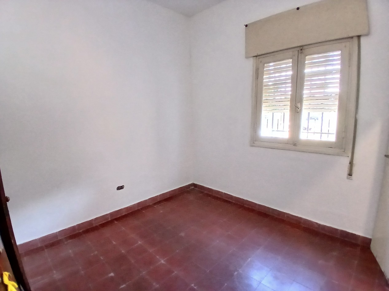 B° CENTROAMERICA: VENDO CASA DE 2 DORMITORIOS PARA REMODELAR (MEJOR ZONA)