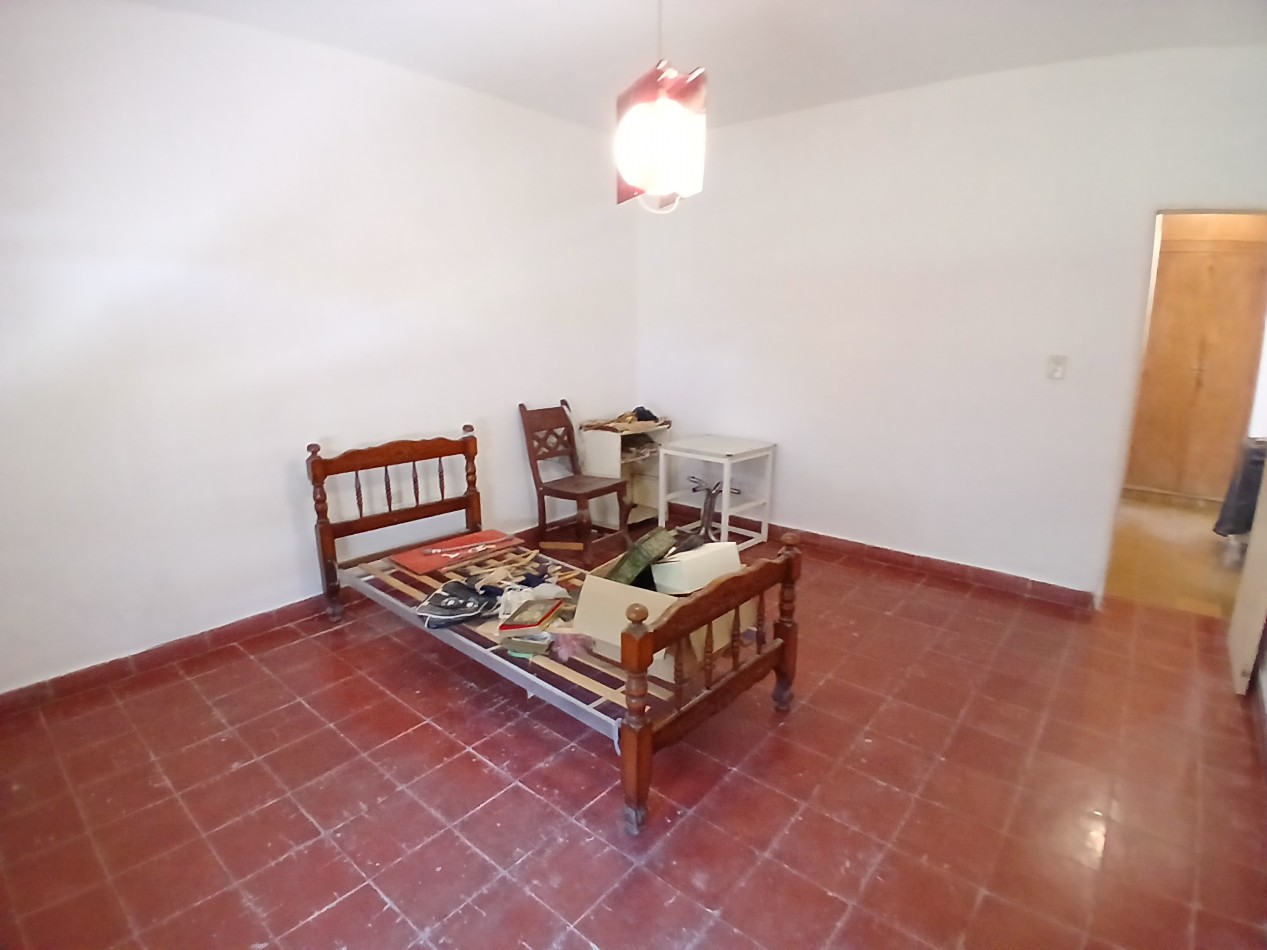 B° CENTROAMERICA: VENDO CASA DE 2 DORMITORIOS PARA REMODELAR (MEJOR ZONA)