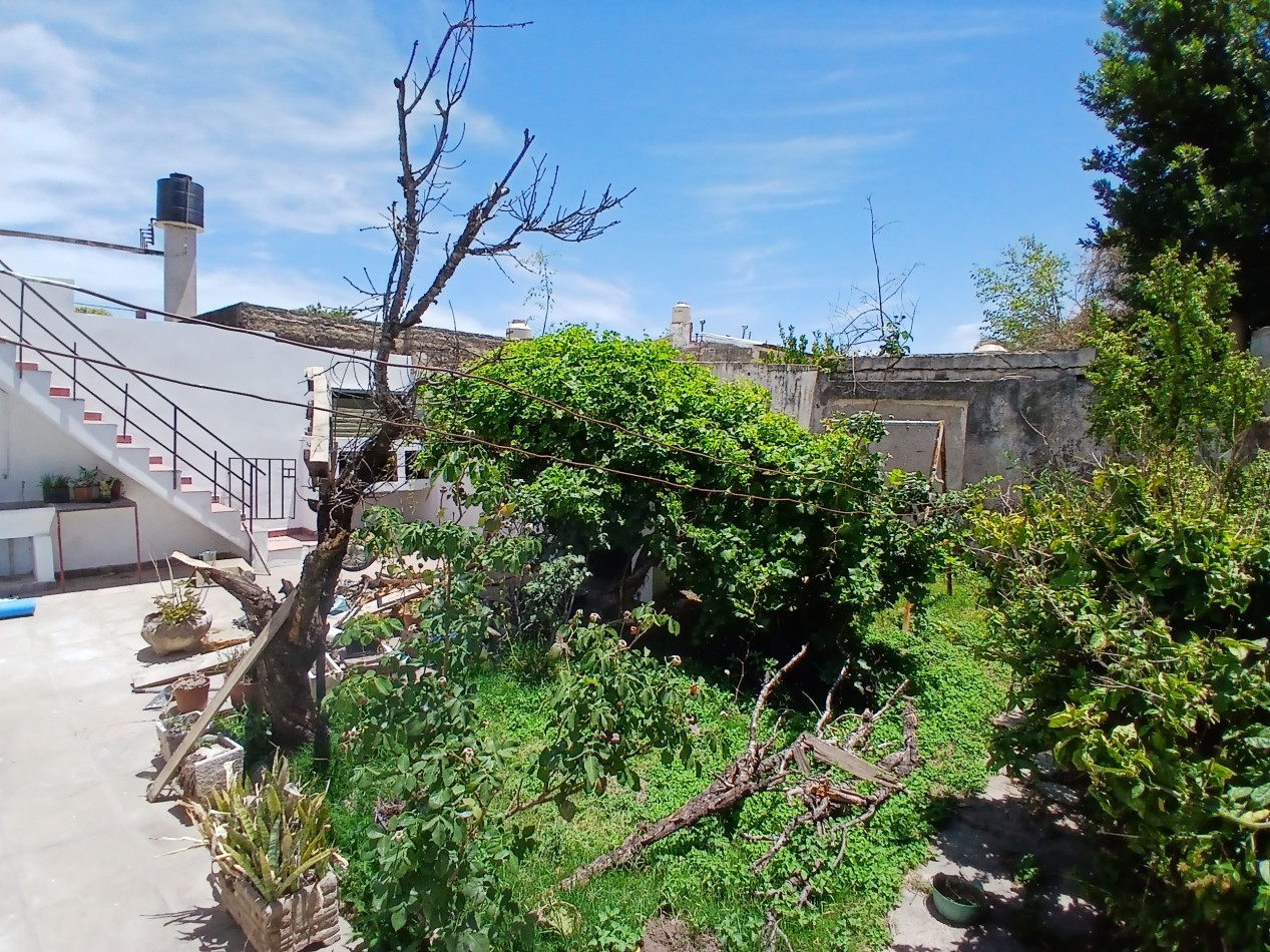 B° CENTROAMERICA: VENDO CASA DE 2 DORMITORIOS PARA REMODELAR (MEJOR ZONA)