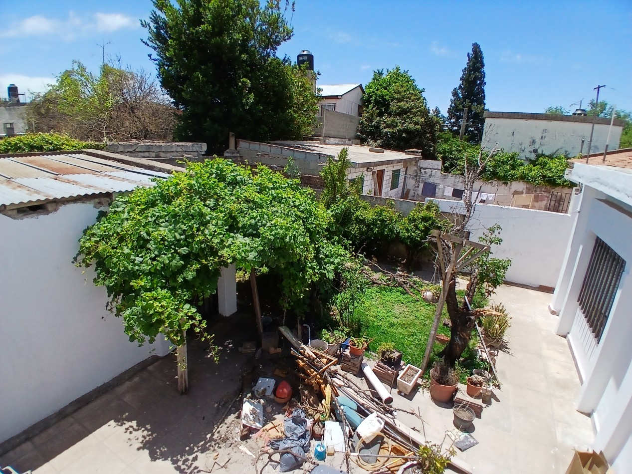 B° CENTROAMERICA: VENDO CASA DE 2 DORMITORIOS PARA REMODELAR (MEJOR ZONA)