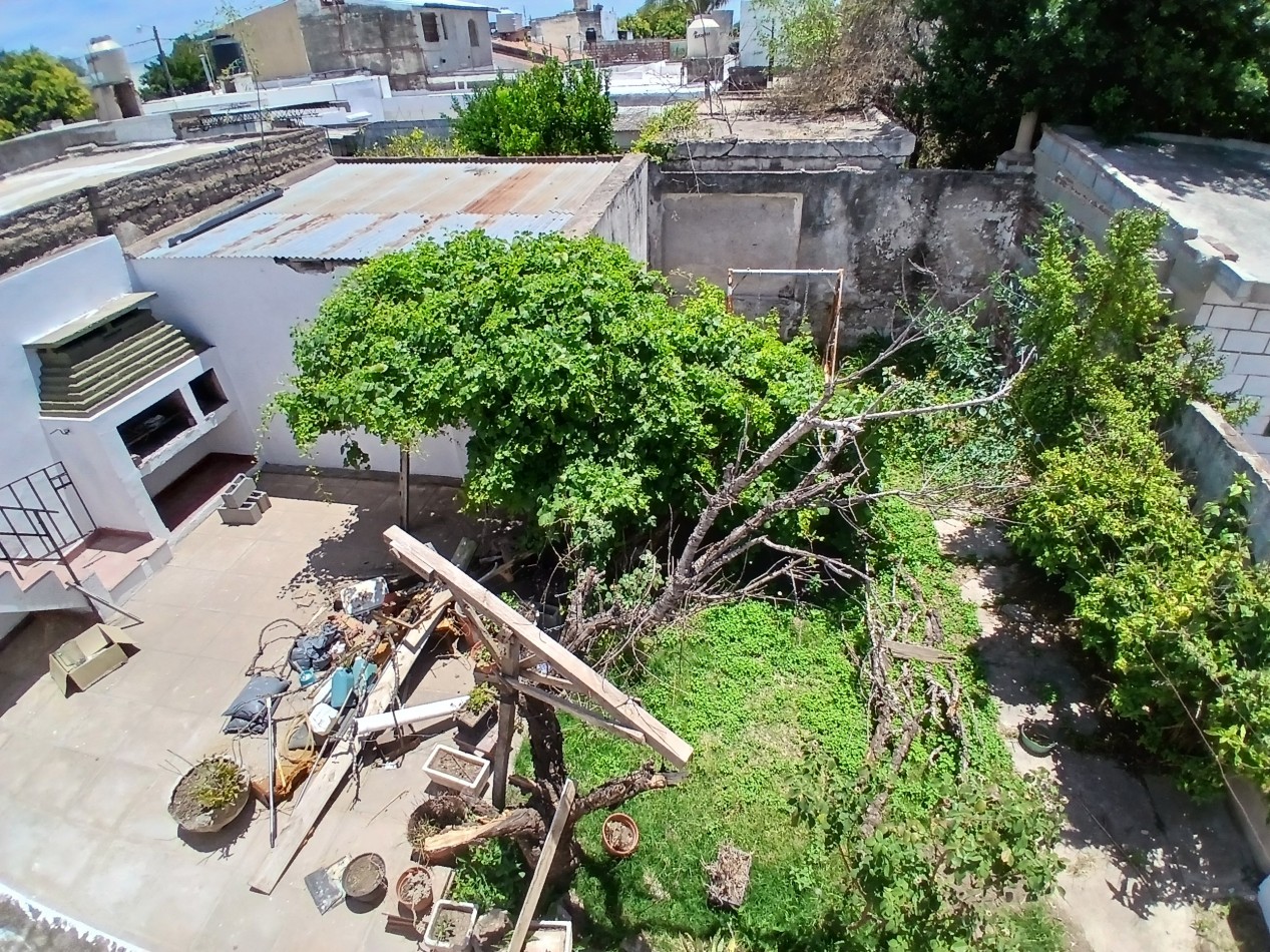 B° CENTROAMERICA: VENDO CASA DE 2 DORMITORIOS PARA REMODELAR (MEJOR ZONA)