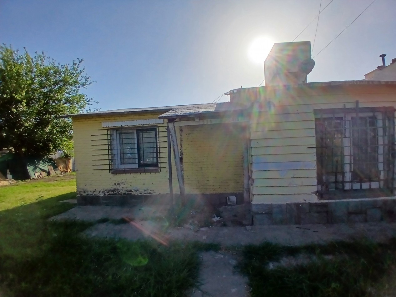 B° MATIENZO: IDEAL INVERSOR VENDO CASA PARA RECICLAR CON 20 MTS DE FRENTE SOBRE LAGUNILLA