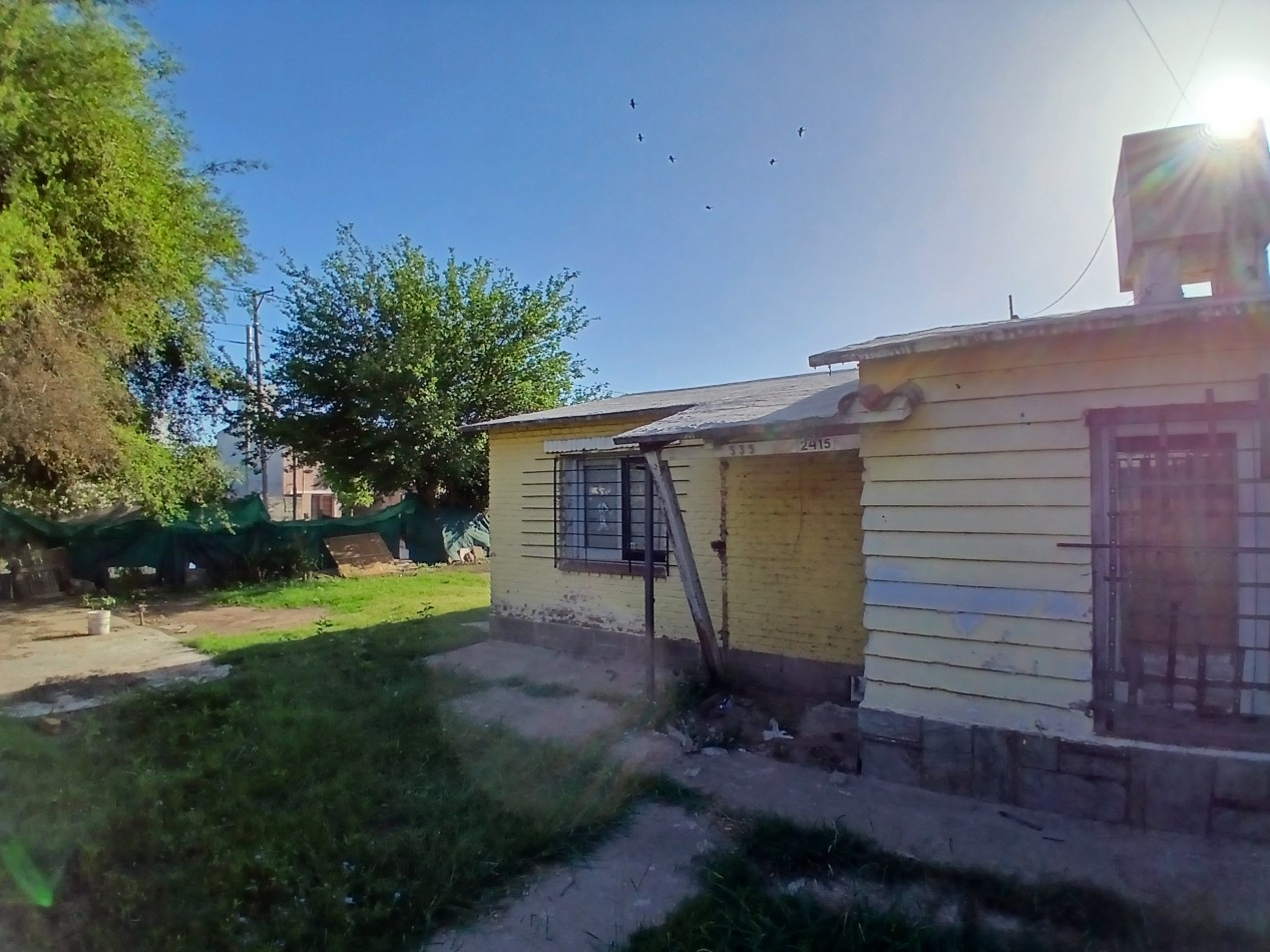 B° MATIENZO: IDEAL INVERSOR VENDO CASA PARA RECICLAR CON 20 MTS DE FRENTE SOBRE LAGUNILLA