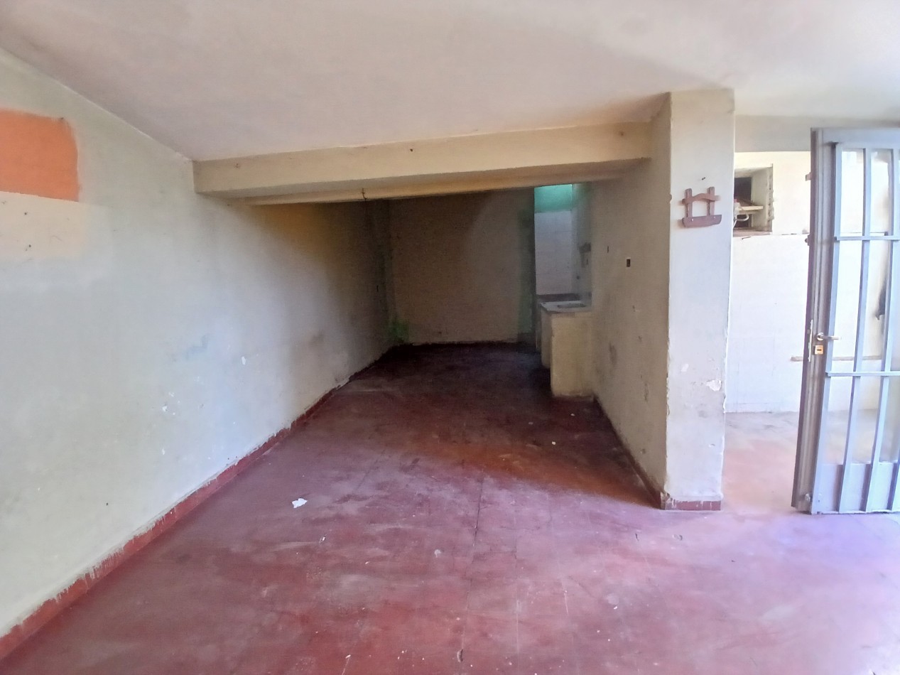 B° MATIENZO: IDEAL INVERSOR VENDO CASA PARA RECICLAR CON 20 MTS DE FRENTE SOBRE LAGUNILLA