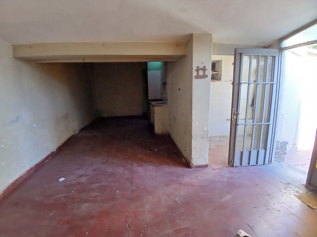 B° MATIENZO: IDEAL INVERSOR VENDO CASA PARA RECICLAR CON 20 MTS DE FRENTE SOBRE LAGUNILLA