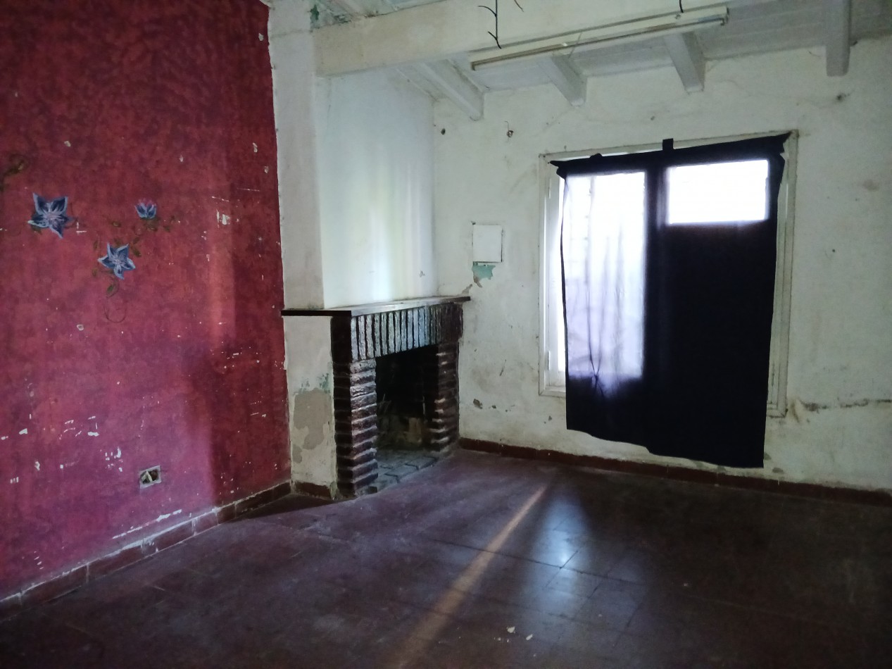 B° MATIENZO: IDEAL INVERSOR VENDO CASA PARA RECICLAR CON 20 MTS DE FRENTE SOBRE LAGUNILLA