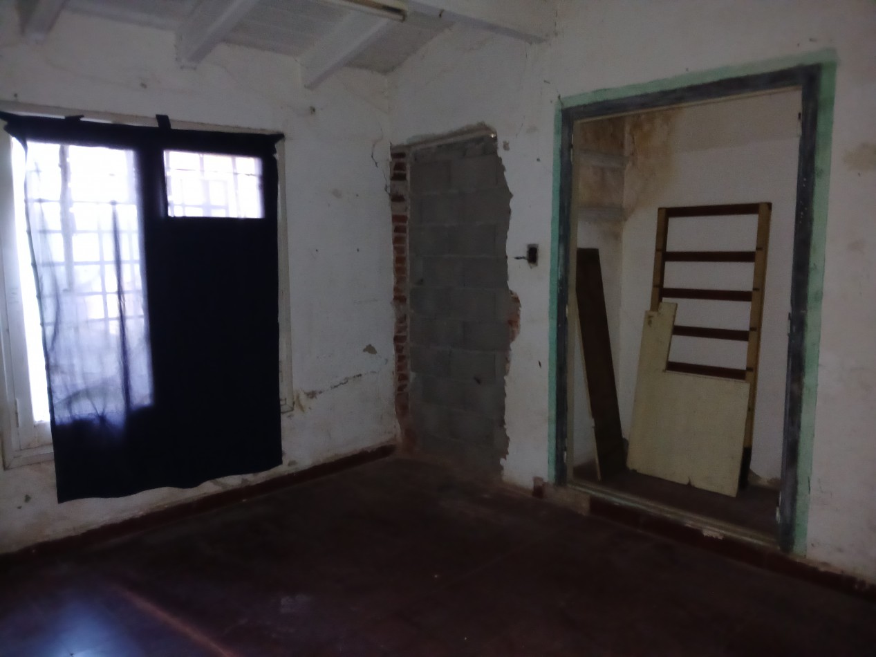 B° MATIENZO: IDEAL INVERSOR VENDO CASA PARA RECICLAR CON 20 MTS DE FRENTE SOBRE LAGUNILLA