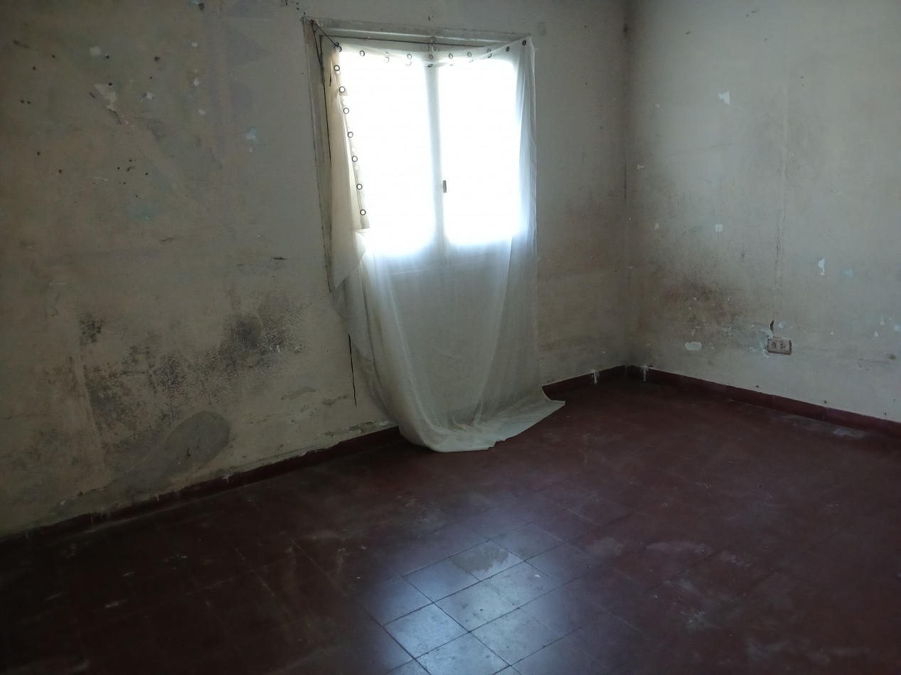 B° MATIENZO: IDEAL INVERSOR VENDO CASA PARA RECICLAR CON 20 MTS DE FRENTE SOBRE LAGUNILLA