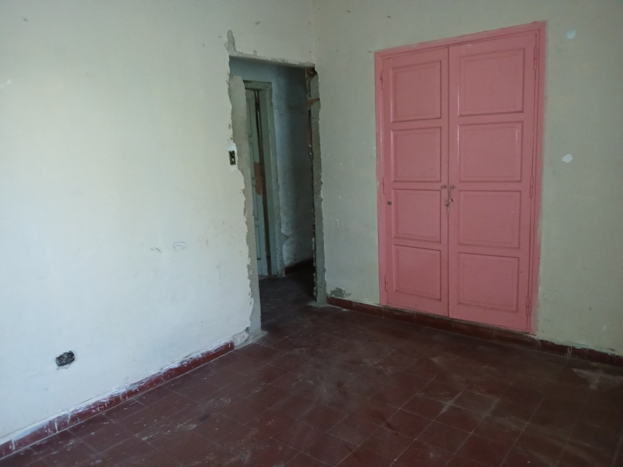 B° MATIENZO: IDEAL INVERSOR VENDO CASA PARA RECICLAR CON 20 MTS DE FRENTE SOBRE LAGUNILLA