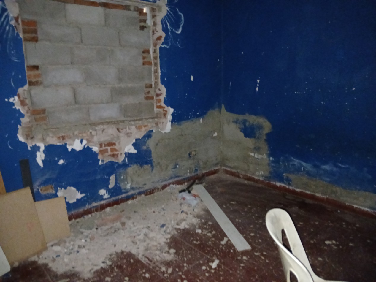 B° MATIENZO: IDEAL INVERSOR VENDO CASA PARA RECICLAR CON 20 MTS DE FRENTE SOBRE LAGUNILLA