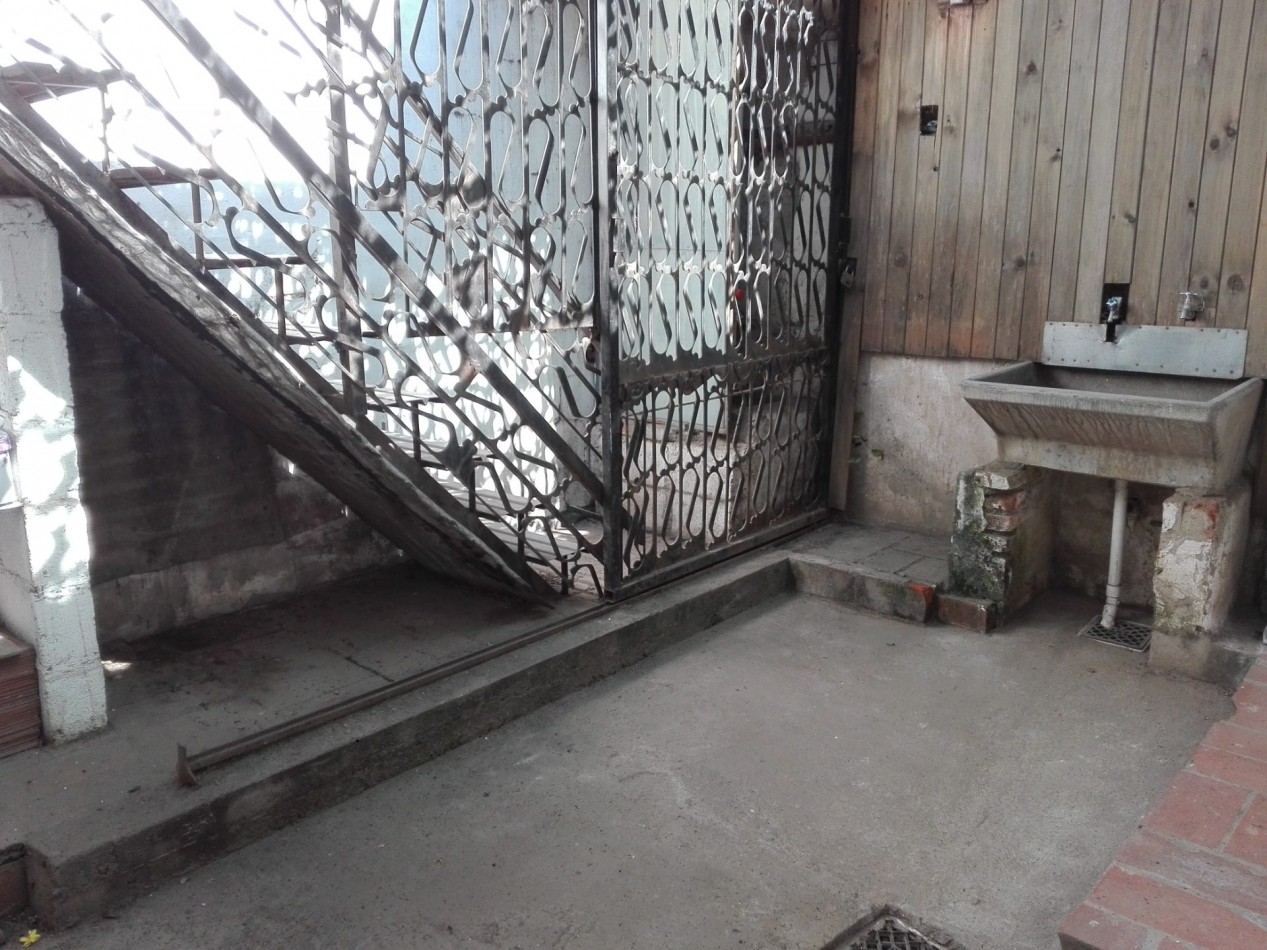 B° ESTACION FLORES: ALQUILO HERMOSA CASA INTERNA DE DOS DORMITORIOS CON PATIO