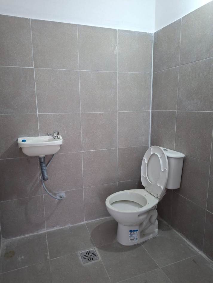 B° VILLA ADELA: ALQUILO IMPONENTE GALPON A ESTRENAR DE 420 M2 SOBRE PETTIROSSI