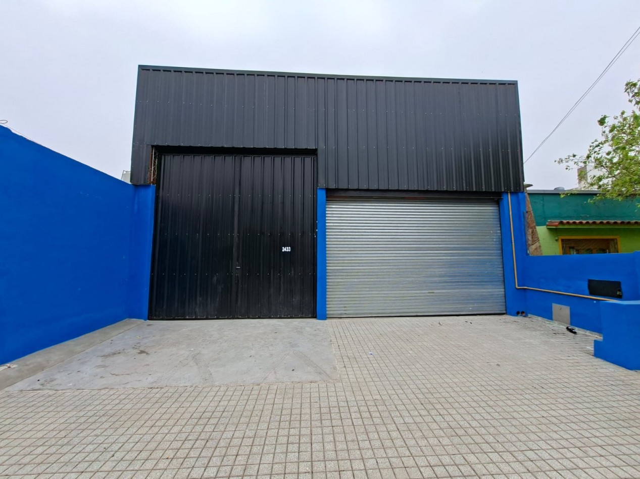 B° VILLA ADELA: ALQUILO IMPONENTE GALPON A ESTRENAR DE 420 M2 SOBRE PETTIROSSI