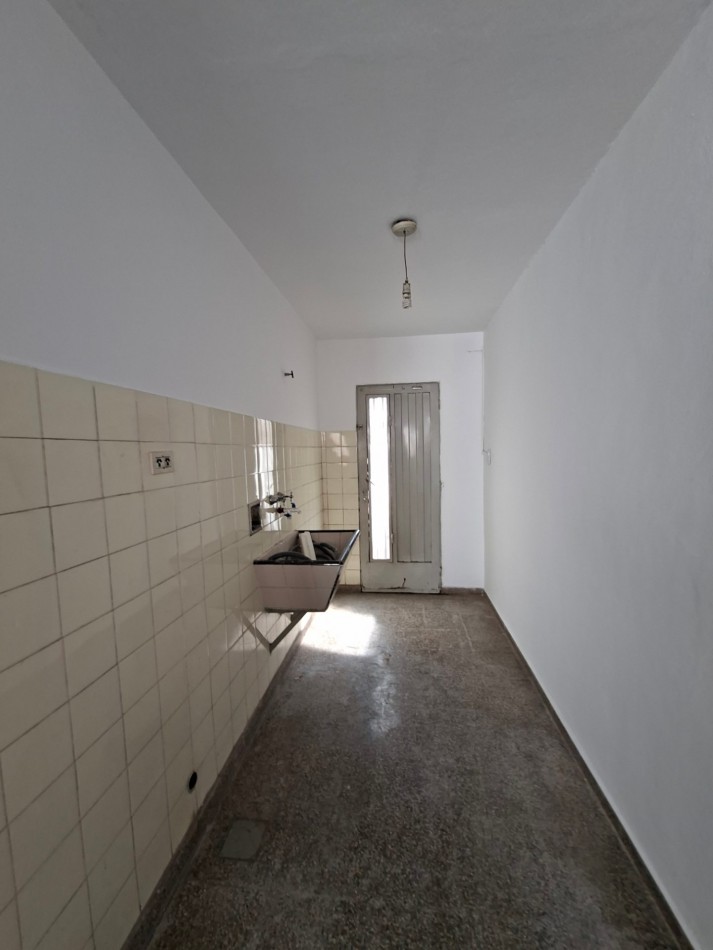 AVDA ALEM: ALQUILO CASA ESQUINA DE 3 DORMITORIOS (MEJOR ZONA)