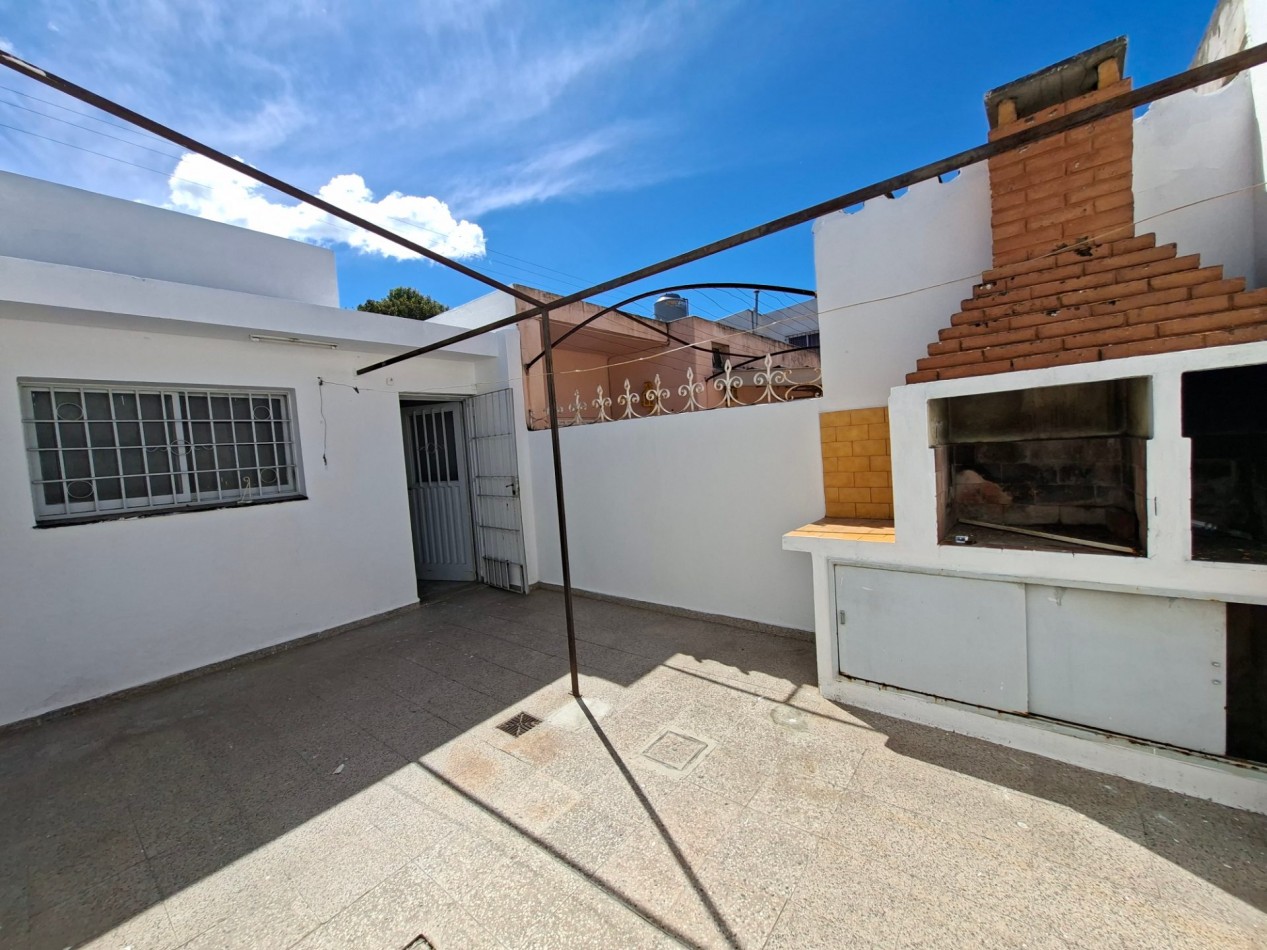 AVDA ALEM: ALQUILO CASA ESQUINA DE 3 DORMITORIOS (MEJOR ZONA)
