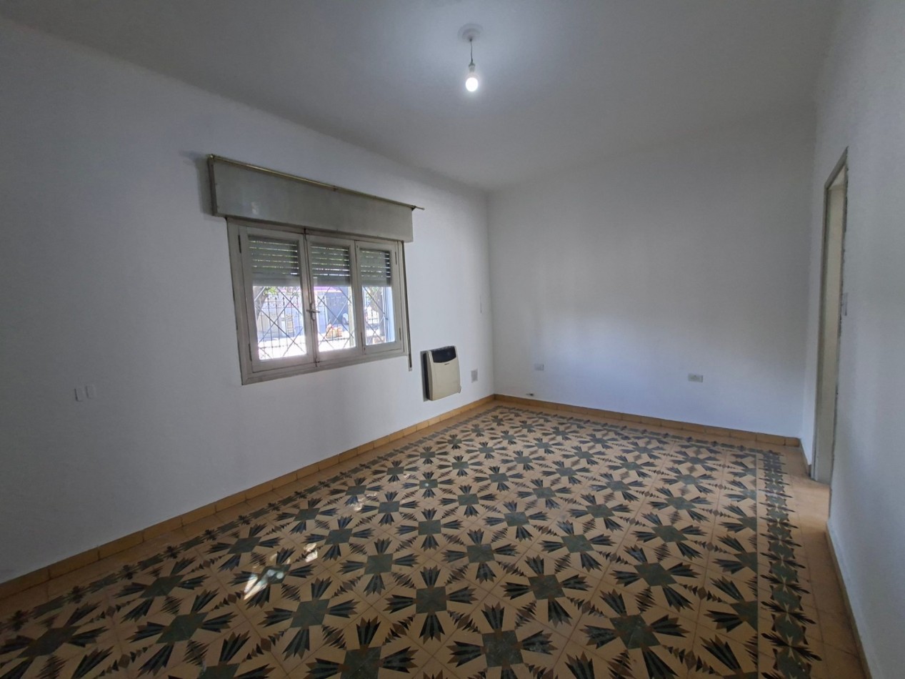 AVDA ALEM: ALQUILO CASA ESQUINA DE 3 DORMITORIOS (MEJOR ZONA)