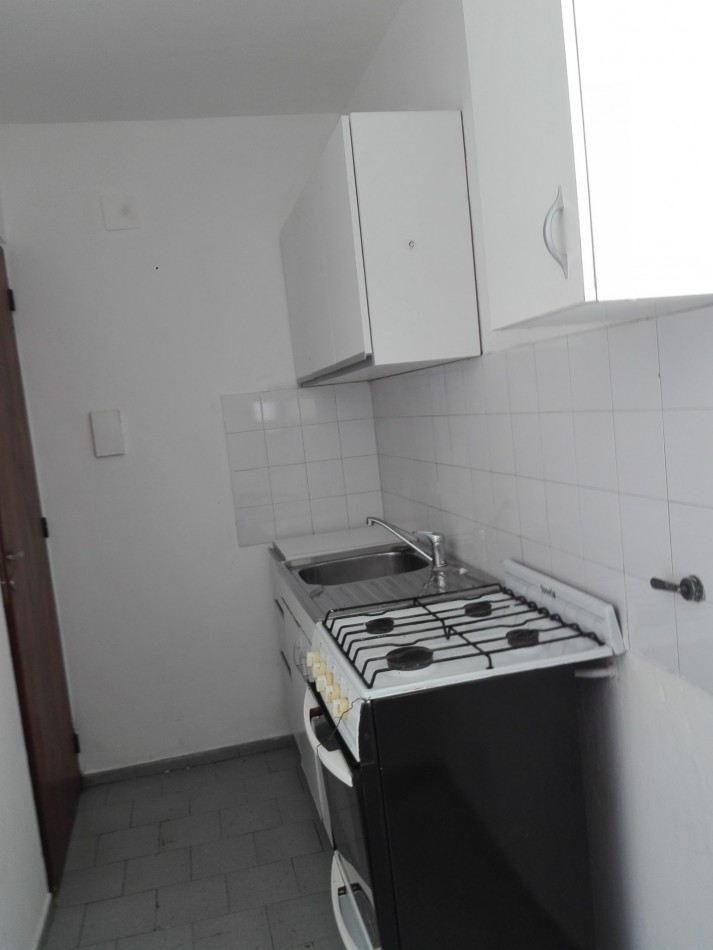 B° VILLA ADELA: ALQUILO DEPTO 3 DORMITORIOS DETRAS DEL CPC RUTA 20