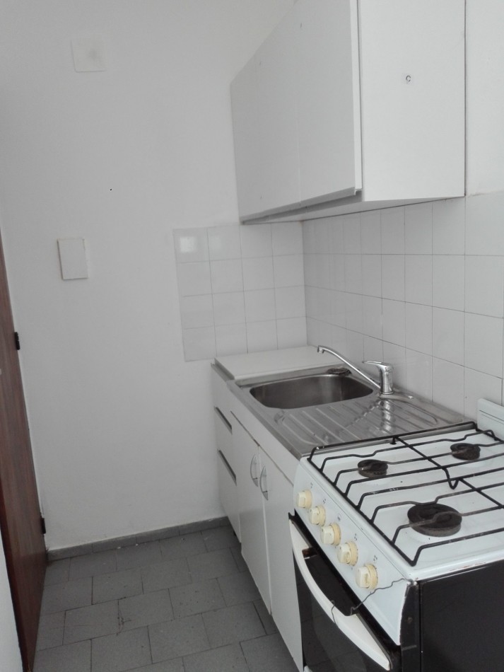 B° VILLA ADELA: ALQUILO DEPTO 3 DORMITORIOS DETRAS DEL CPC RUTA 20