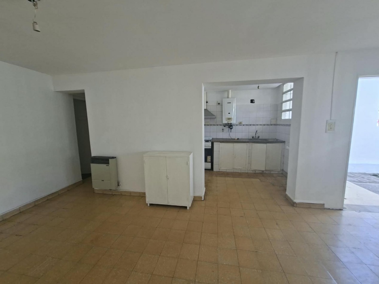 B° ROSEDAL: ALQUILO CASA DE 2 DORMITORIOS CON COCHERA A METROS DE LA RUTA 20