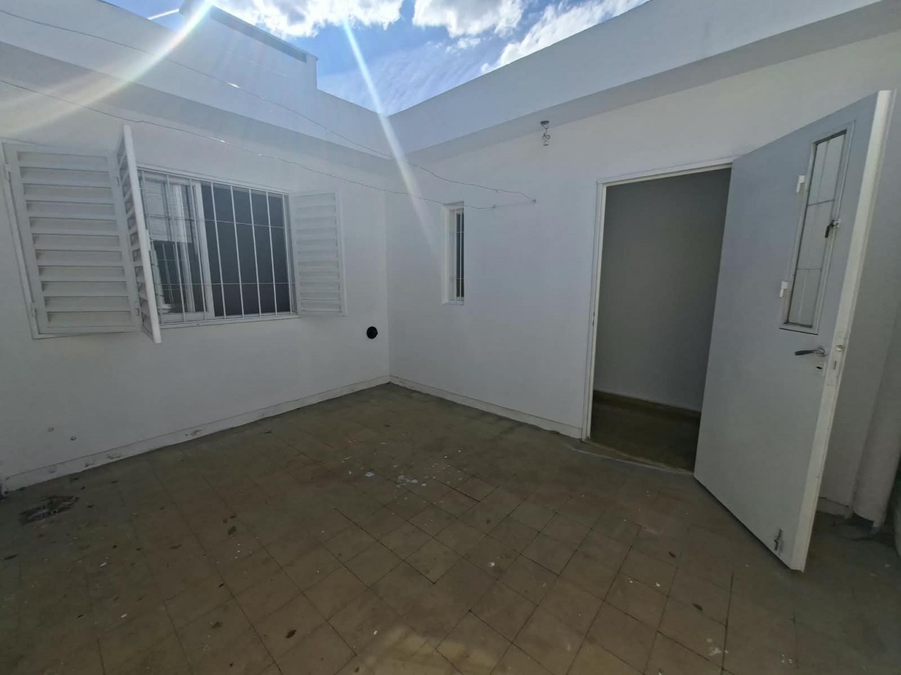 B° ROSEDAL: ALQUILO CASA DE 2 DORMITORIOS CON COCHERA A METROS DE LA RUTA 20