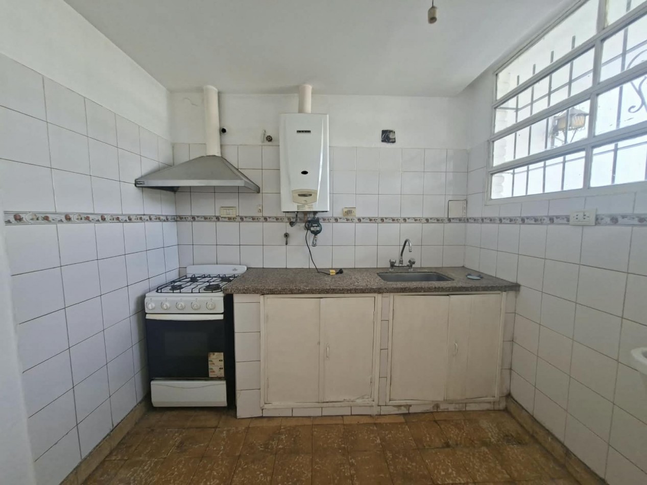 B° ROSEDAL: ALQUILO CASA DE 2 DORMITORIOS CON COCHERA A METROS DE LA RUTA 20