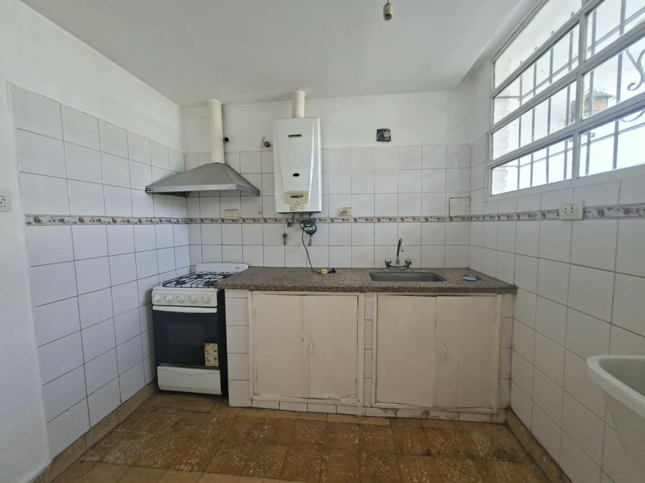 B° ROSEDAL: ALQUILO CASA DE 2 DORMITORIOS CON COCHERA A METROS DE LA RUTA 20