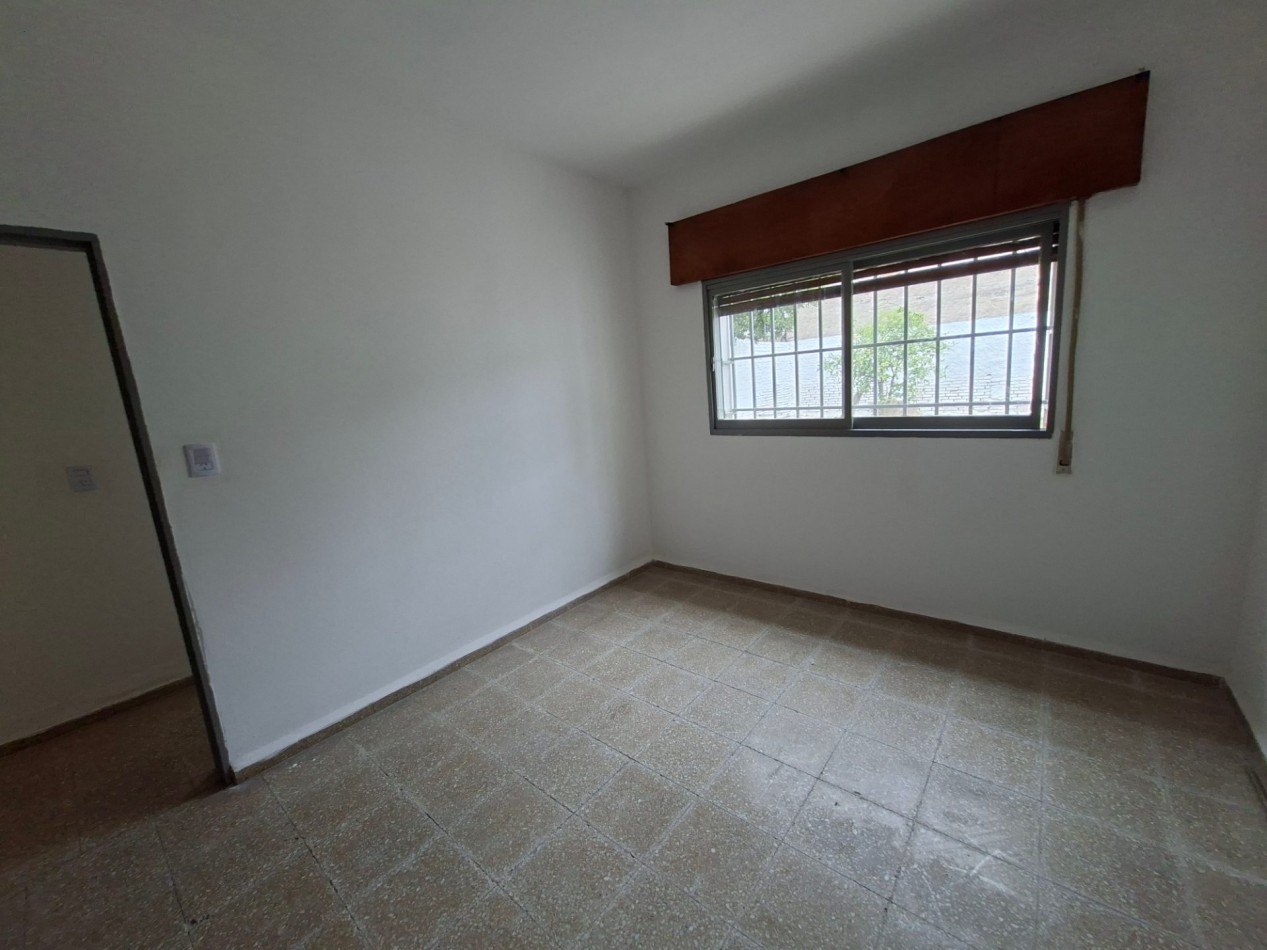 B° ROSEDAL: ALQUILO AMPLIA CASA DE 3 DORMITORIOS + DEPTO INTERNO DE 1 DORMITORIO