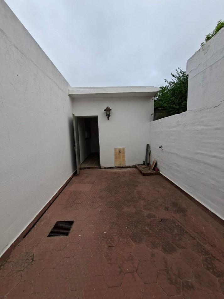 B° ROSEDAL: ALQUILO AMPLIA CASA DE 3 DORMITORIOS + DEPTO INTERNO DE 1 DORMITORIO