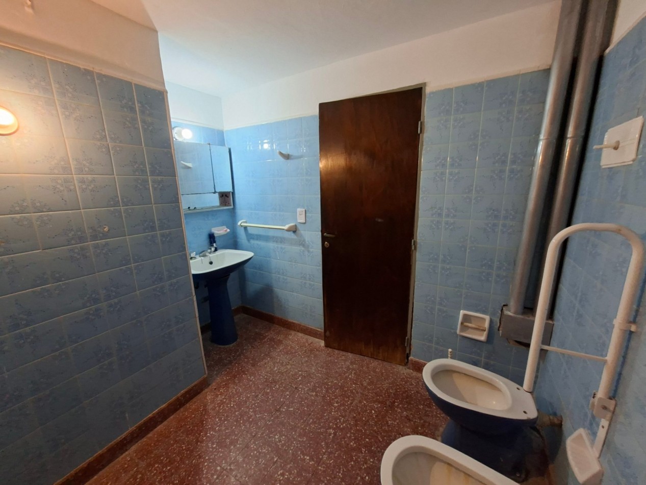 B° ROSEDAL: ALQUILO AMPLIA CASA DE 3 DORMITORIOS + DEPTO INTERNO DE 1 DORMITORIO