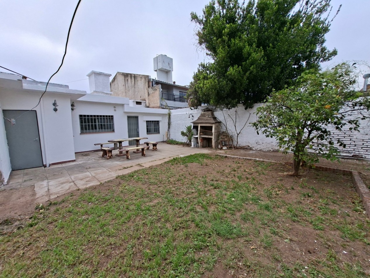 B° ROSEDAL: ALQUILO AMPLIA CASA DE 3 DORMITORIOS + DEPTO INTERNO DE 1 DORMITORIO