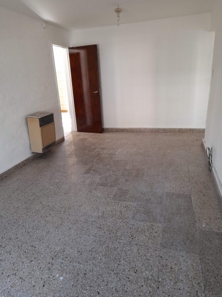 B° ROSEDAL: ALQUILO CASA DE 3 DORMITORIOS CON GARAJE