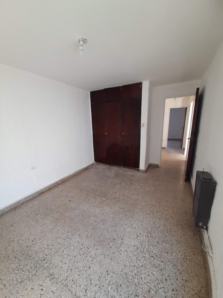 B° ROSEDAL: ALQUILO CASA DE 3 DORMITORIOS CON GARAJE