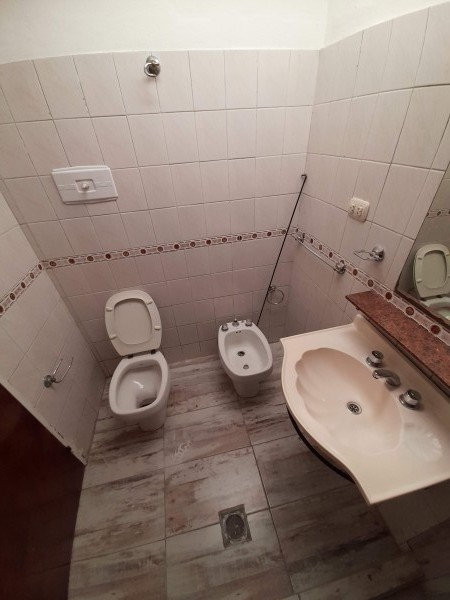 B° ROSEDAL: ALQUILO CASA DE 3 DORMITORIOS CON GARAJE