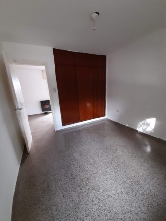 Bo ROSEDAL: ALQUILO CASA DE 3 DORMIORIOS CON 2 BAÑOS Y COCHERA