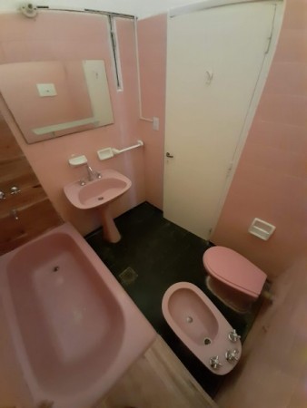 Bo ROSEDAL: ALQUILO CASA DE 3 DORMIORIOS CON 2 BAÑOS Y COCHERA