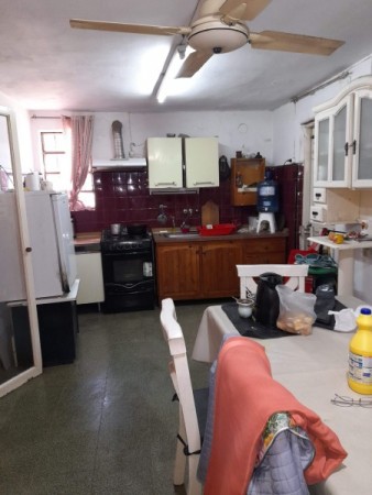 Bo MARQUES DE SOBREMONTE: VENDO CASA DE 2 DORMITORIOS, CON AMPLIO TERRENO, PARA RECICLAR