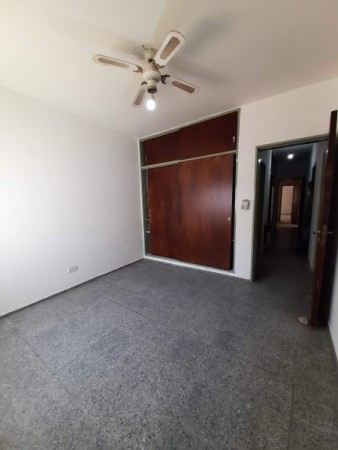 Bo COLINAS V. SARSFIELD: ALQUILO HERMOSA CASA DE 3 DORMITORIOS, CON DEPTO INTERNO DE 1 DORMITORIO (IDEAL GERIATRICO O CONSULTORIOS)