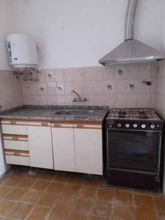 Bo COLINAS V. SARSFIELD: ALQUILO HERMOSA CASA DE 3 DORMITORIOS, CON DEPTO INTERNO DE 1 DORMITORIO (IDEAL GERIATRICO O CONSULTORIOS)
