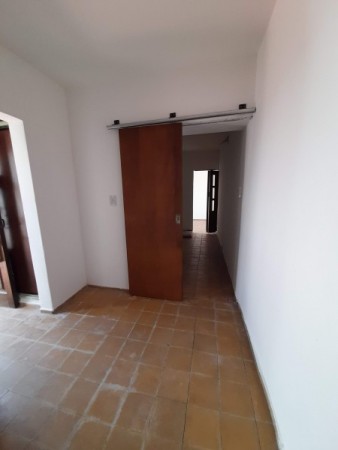 Bo COLINAS V. SARSFIELD: ALQUILO HERMOSA CASA DE 3 DORMITORIOS, CON DEPTO INTERNO DE 1 DORMITORIO (IDEAL GERIATRICO O CONSULTORIOS)