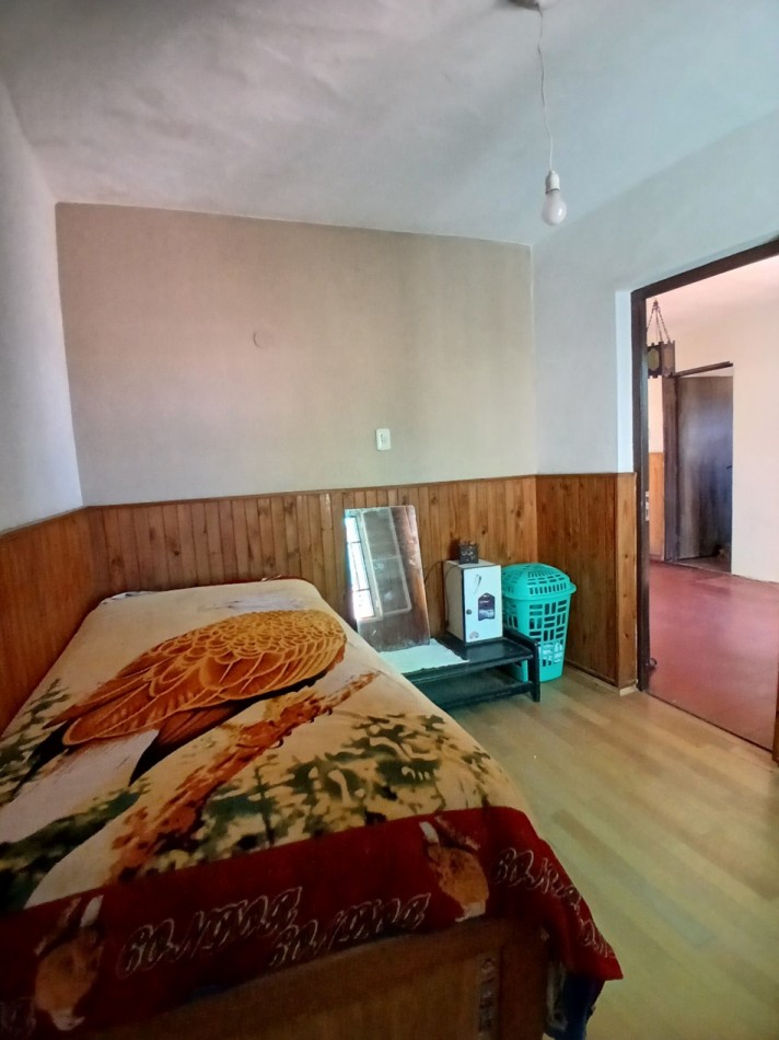 B° SARMIENTO: VENDO HERMOSA CASA ESQUINA DE 3 DORMITORIOS (MUY AMPLIA)