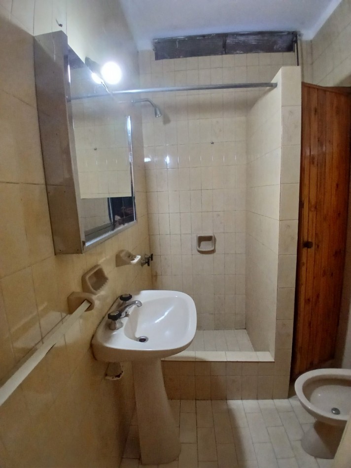 B° SAN RAFAEL: ALQUILO HERMOSA CASA DE 2/3 DORMITORIOS CON PATIO Y COCHERA DOBLE