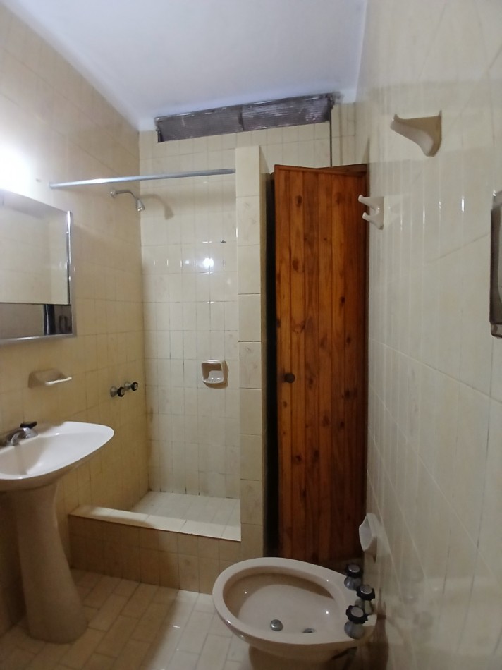 B° SAN RAFAEL: ALQUILO HERMOSA CASA DE 2/3 DORMITORIOS CON PATIO Y COCHERA DOBLE