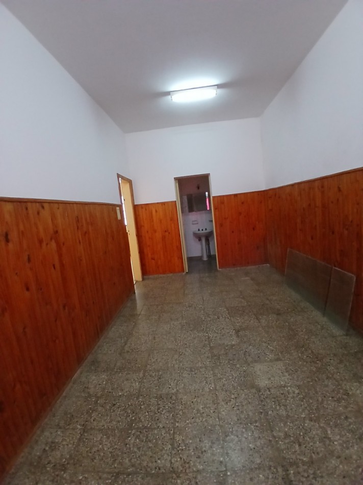 B° SAN RAFAEL: ALQUILO HERMOSA CASA DE 2/3 DORMITORIOS CON PATIO Y COCHERA DOBLE