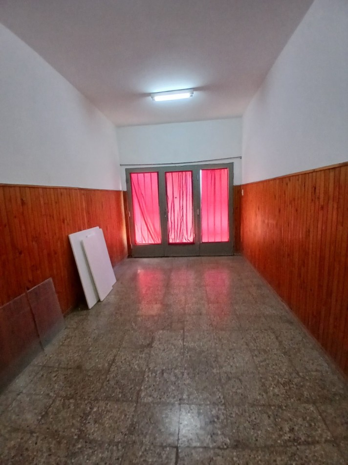B° SAN RAFAEL: ALQUILO HERMOSA CASA DE 2/3 DORMITORIOS CON PATIO Y COCHERA DOBLE