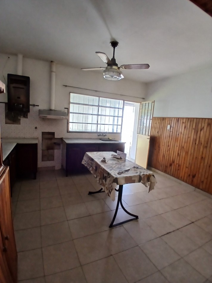 B° SAN RAFAEL: ALQUILO HERMOSA CASA DE 2/3 DORMITORIOS CON PATIO Y COCHERA DOBLE