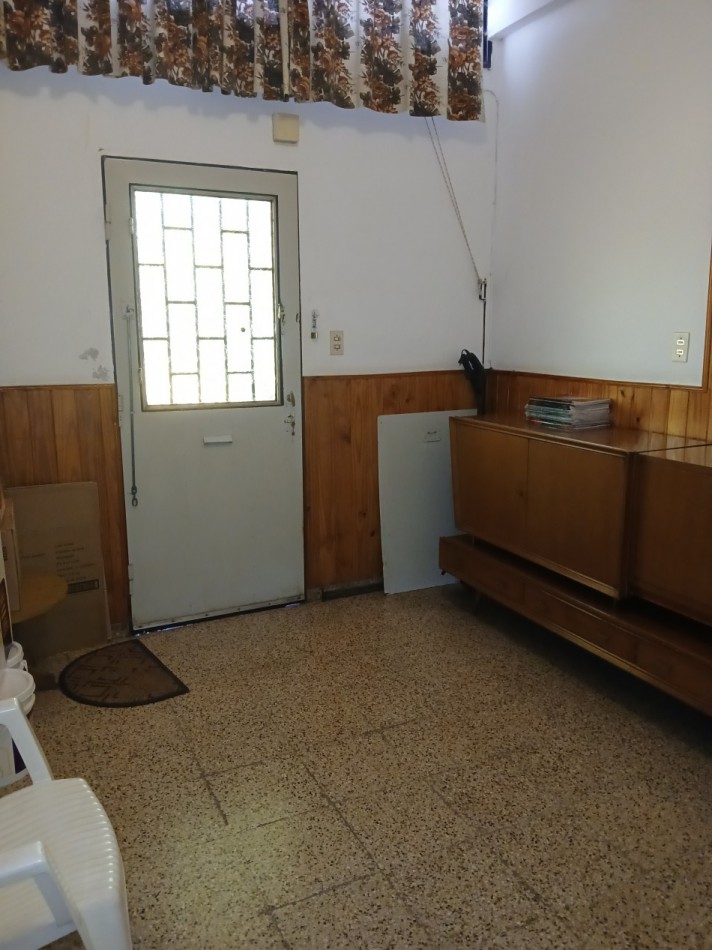IDEAL INVERSOR: VENDO IMPONENTE CASA DE 4 DORMITORIOS+ DEPTO DE 1 DORMITORIO+ GALPON  A METROS DE CIRCUNVALACION Y AVDA. FUERZA AEREA
