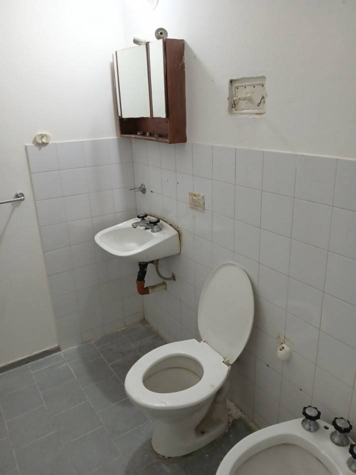 B° VILLA ADELA: ALQUILO DEPTO SENCILLO DE 3 DORMITORIOS DETRAS DEL CPC RUTA 20