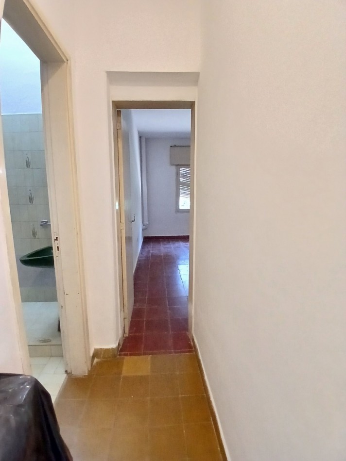 B° CENTROAMERICA: VENDO CASA DE 2 DORMITORIOS PARA REMODELAR (MEJOR ZONA)