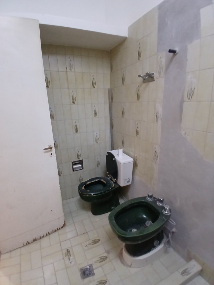 B° CENTROAMERICA: VENDO CASA DE 2 DORMITORIOS PARA REMODELAR (MEJOR ZONA)