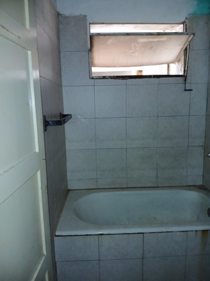 B° MATIENZO: IDEAL INVERSOR VENDO CASA PARA RECICLAR CON 20 MTS DE FRENTE SOBRE LAGUNILLA